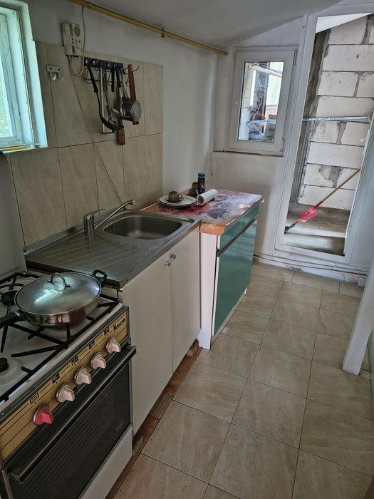 Spatiu de inchiriat la curte