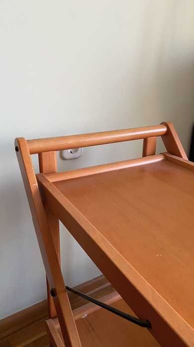 Столик на колесиках