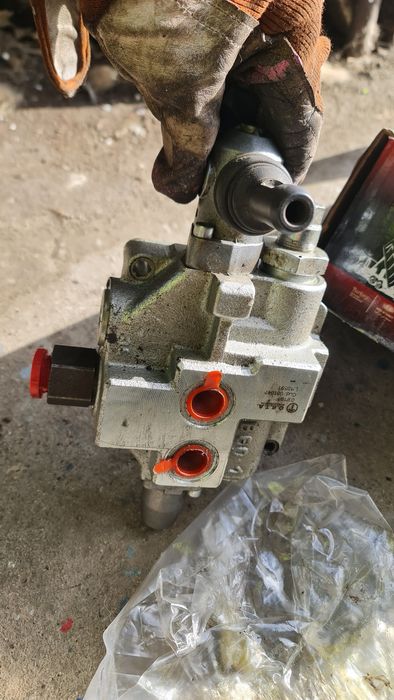 Vand distribuitor  NOU cu o singura maneta