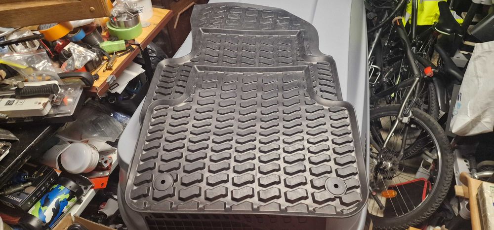 Audi Q7 -гумени стелки