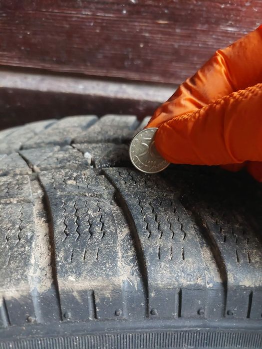 4бр зимни гуми с джанти 175/65 R14 – Renault Clio