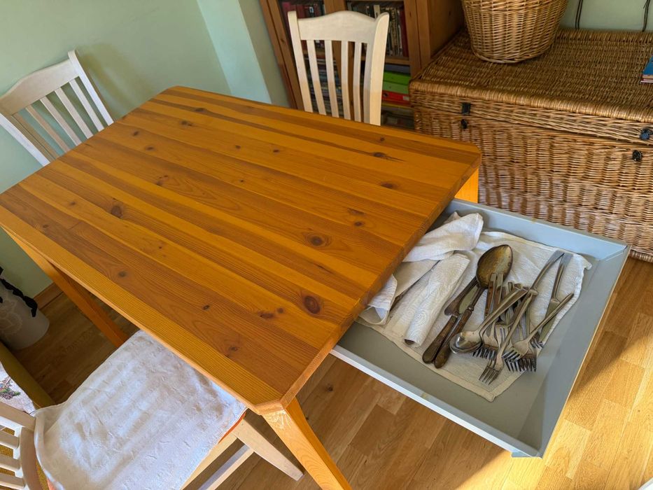 Маса от масивно дърво, IKEA