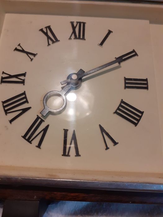 Ceas de masa cu 8 zile