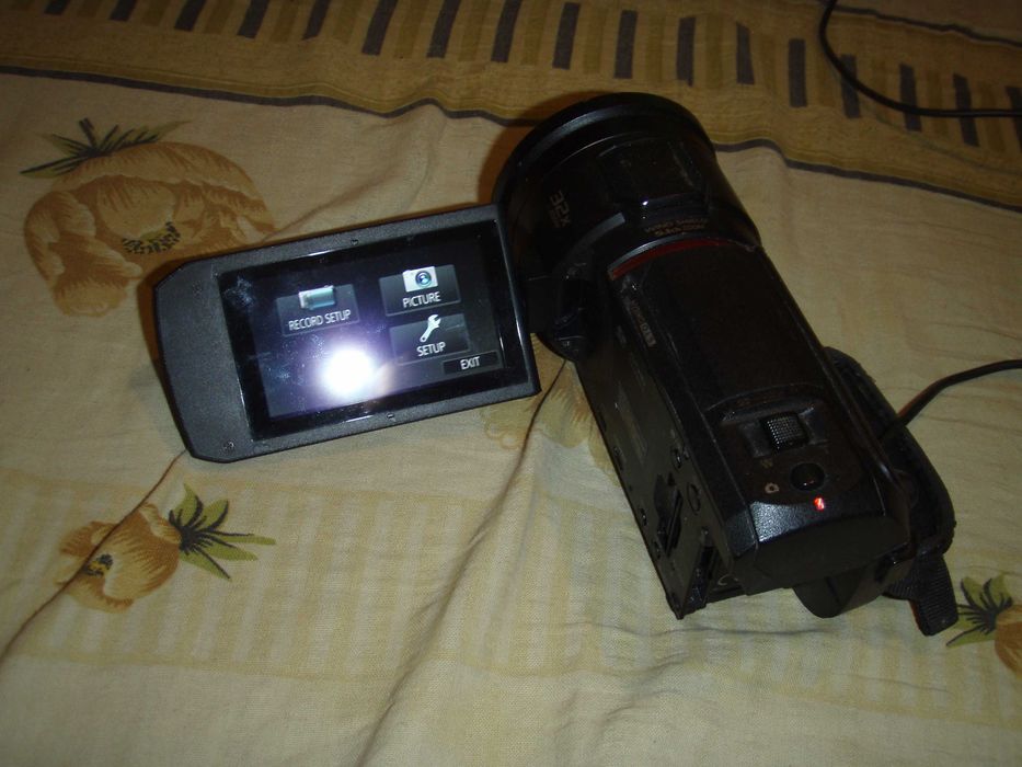 Camera video 4K Panasonic HC-VX11, cu probleme (imagine neagra)