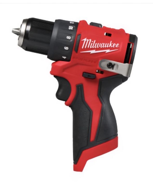 Нов безчетков винтоверт Milwaukee M12BLDDRC
