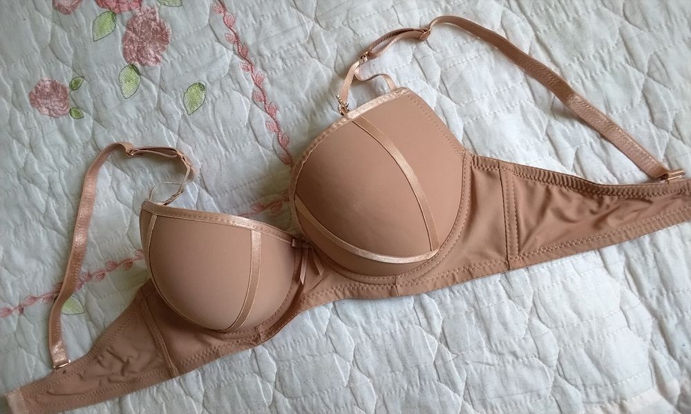 Продаю бюстгальтеры новые