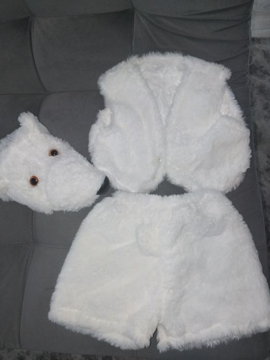 Костюм белого мишки.