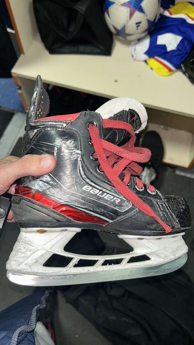 Коньки хоккейные