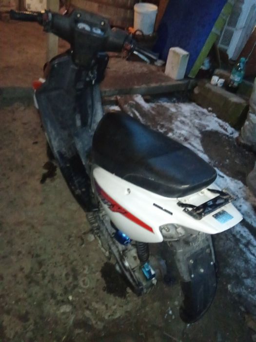 Schimb sau vind 2 scutere iamaha mbk