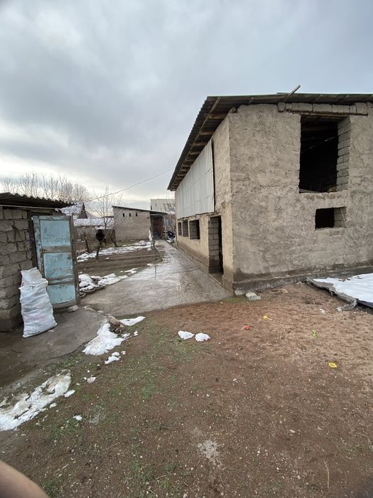 Qorg’on mahala 6 sotix 5xonali uy sotiladi gaz svet suv hammasi bor