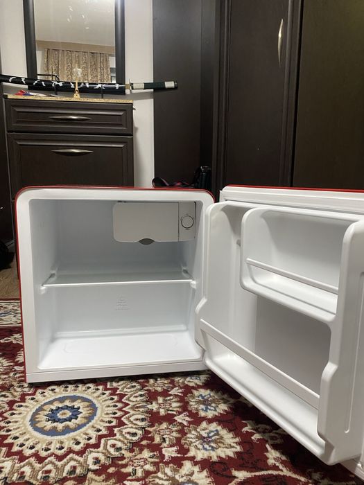 Маленький холодильник