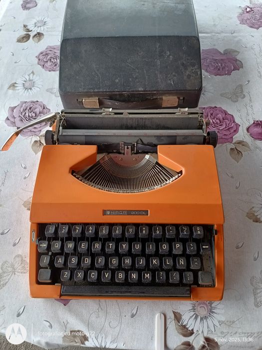 Mașina de scris Japoneză Niaga 200DL