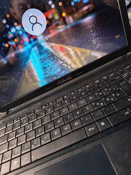 Vând laptop asus x55A