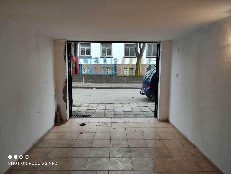 Дава се под наем Гараж / Паркомясто в Варна, Колхозен пазар - 19 кв.м за 127.5 € - Снимка #4