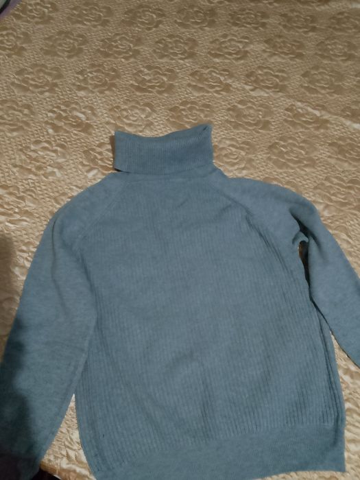 Продам женскую одежду .