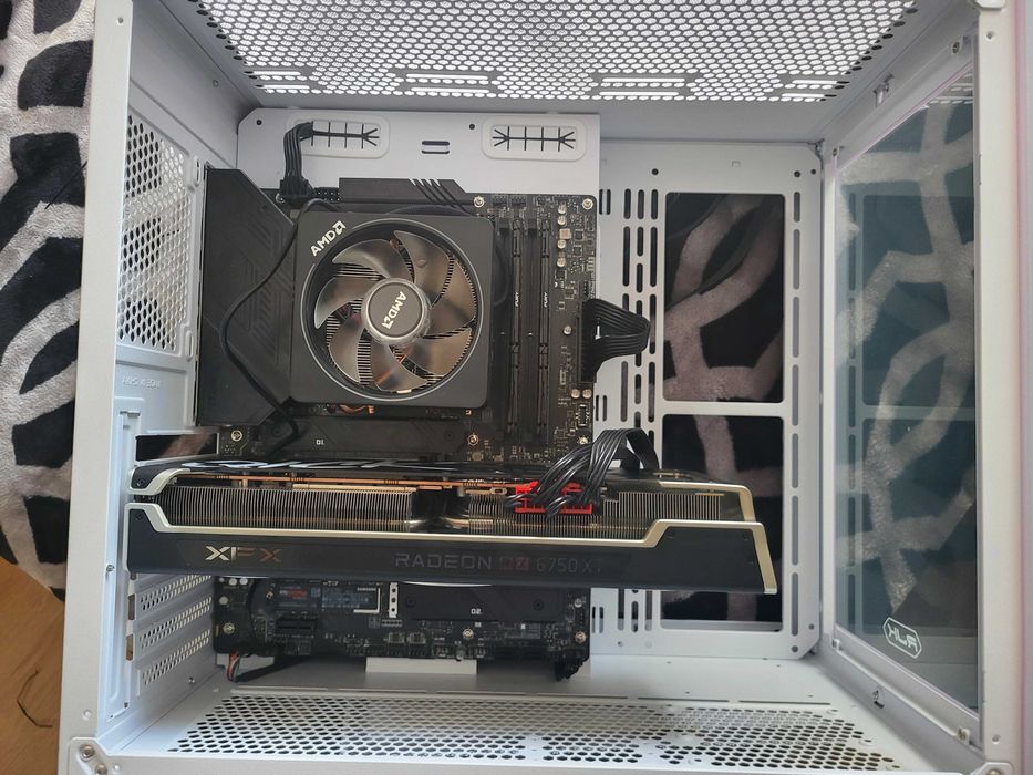 Vand Placa video AMD XFX 6750 XT