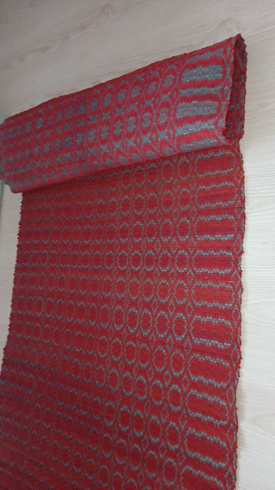 Presuri țesute la război manual