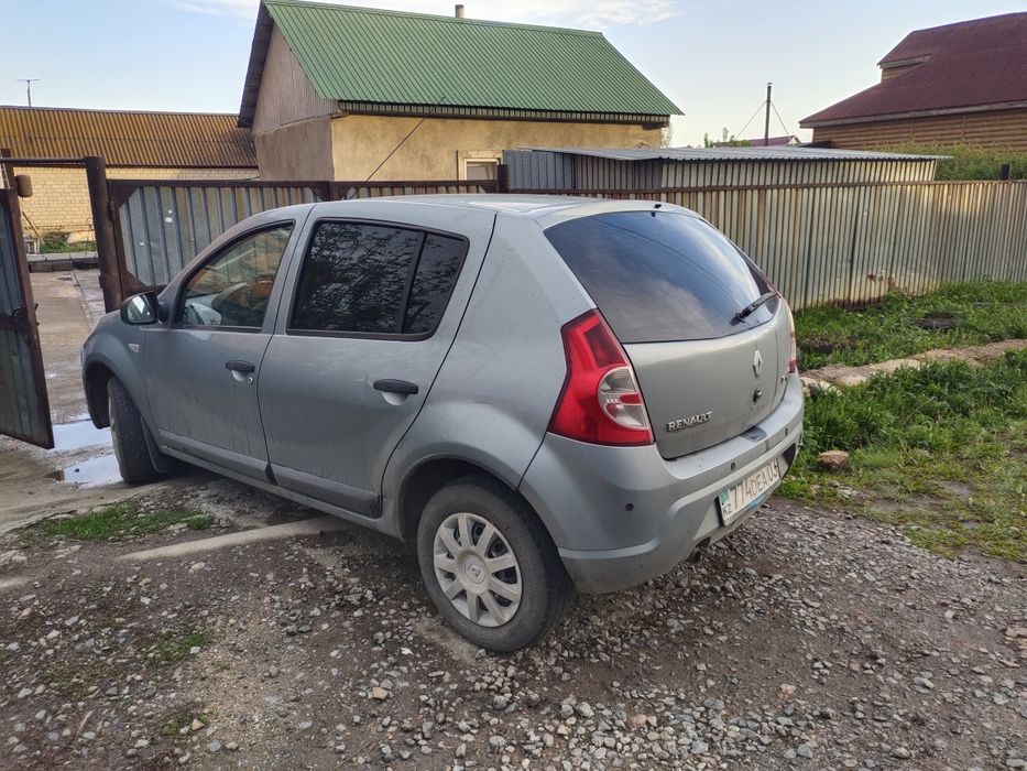Продам автомобиль Рено Сандеро 2010