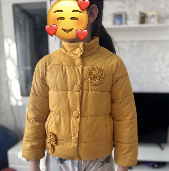 Продам куртки на девочку