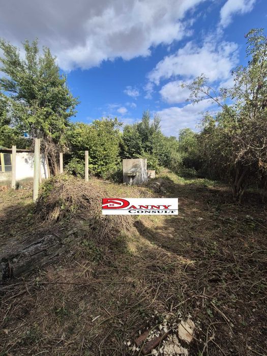 Двуетажна стара къща с двор в с. Обединение - обл. Велико Търново