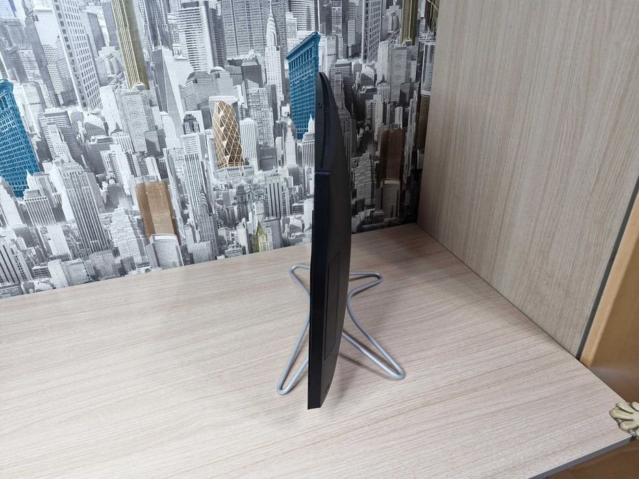 Моноблок Hp i3-8 как новый