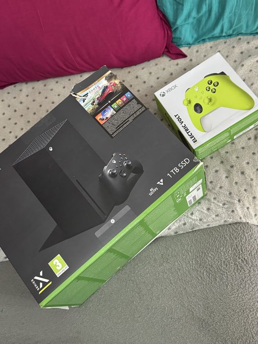 Xbox Series X Disc Edition 1TB cu 2 Manete, Jocuri si Accesorii, nefolosit