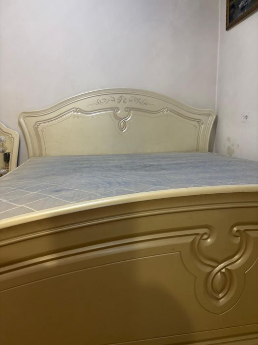 Продам спальный гарнитур