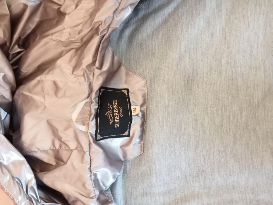 Продам весенние куртки на девочку