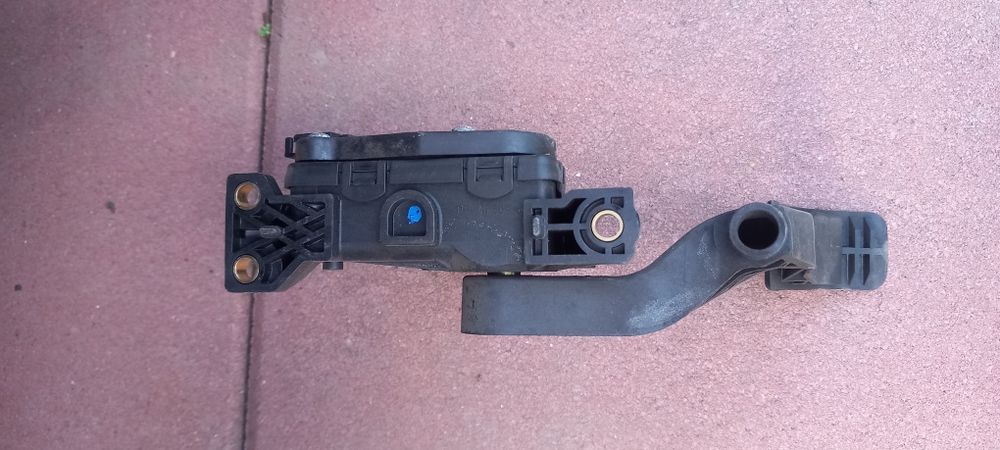 Vand pedala de acceleratie Golf 4 benzina    .