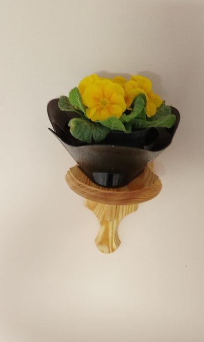 Цветарник /стенна поставка за цветя