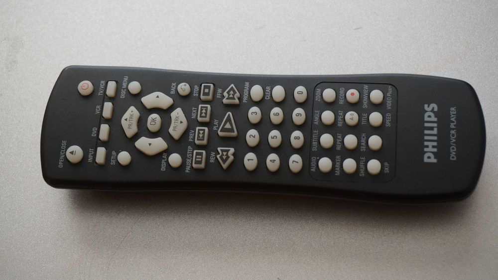 Video recorder VHS combo cu DPD player PHILIPS DVP-3350 stereo Hi-Fi