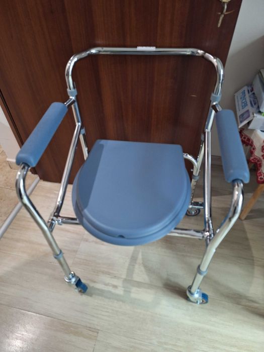 Тоалетен стол НОВ