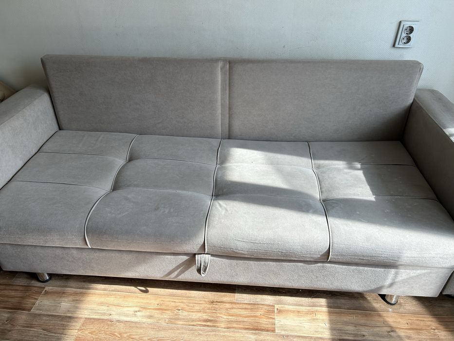 Продам два дивана бу маленький и средний