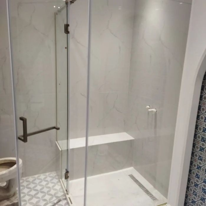 Стеклянные душевые кабинки и перегородки