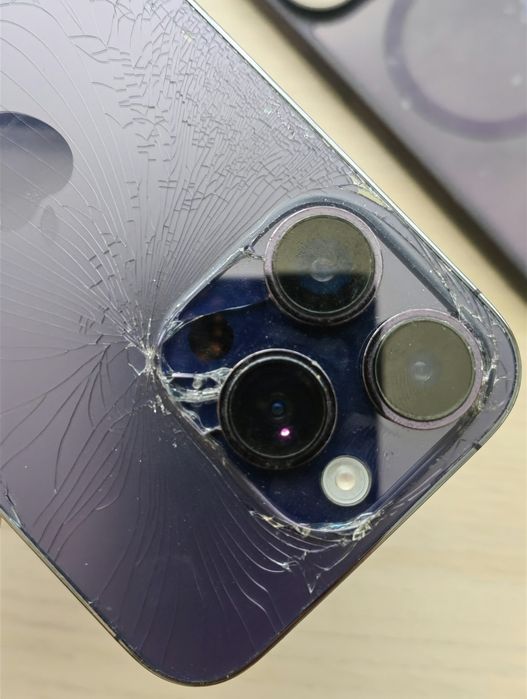 iPhone 14 Pro - 128 GB - Purple - case