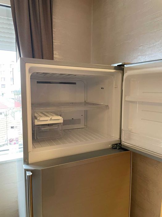 Хладилник Sharp - работещ