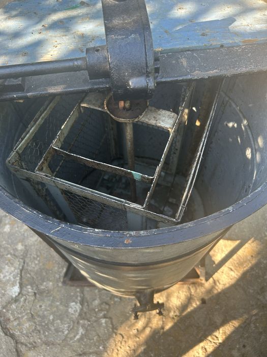 Центрафуга за изваждане на пчелен мед