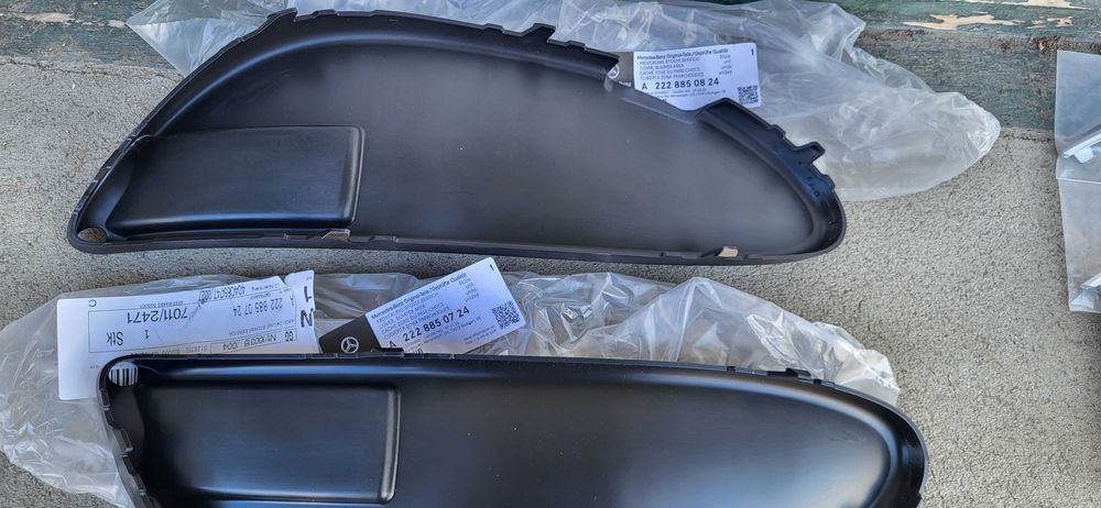 Продавам   решетки и лайсни за предна броя на S-класа 2015г