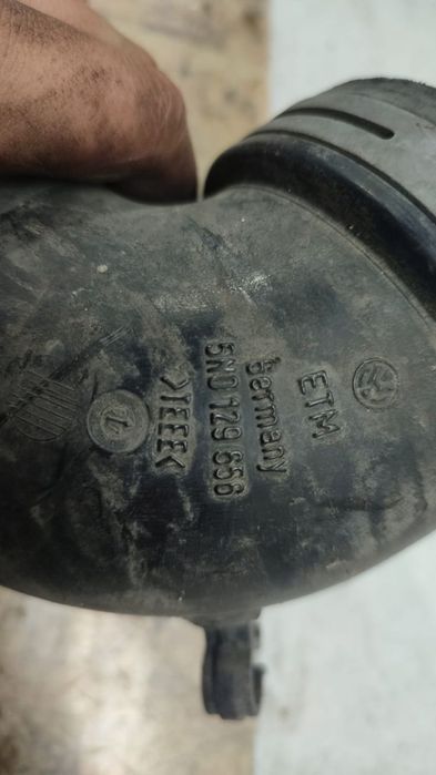 Furtun tub admisie aer 5n0129656 2.0 tdi CBA CFF CBB Audi Q3 8U [2011