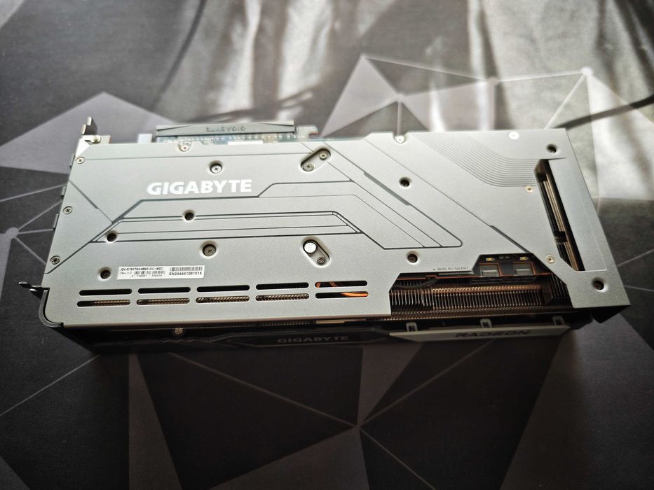 Видео карта AMD Radeon RX 7800 XT - силно запазена с 2 години гранция