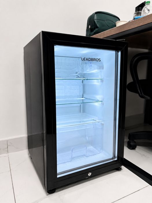 Продам холодильник барный