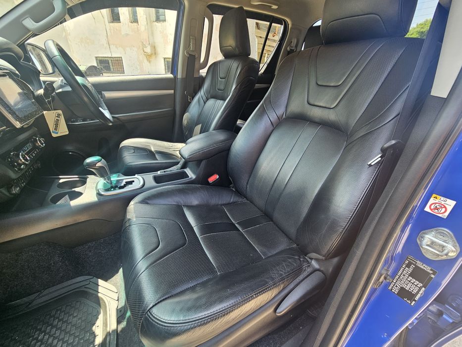 Toyota Hilux 2.4d На Части