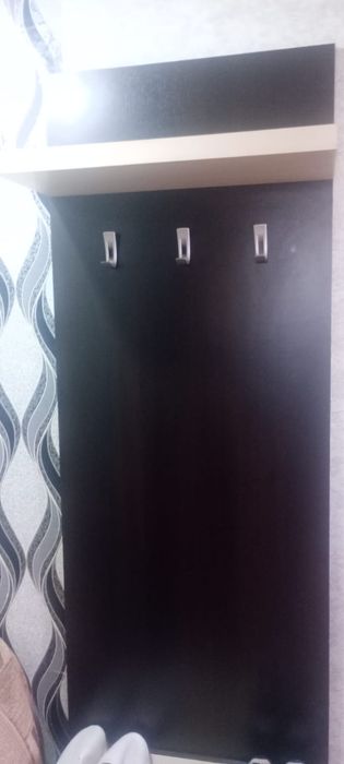 Вешалка  Прихожка не габаритная.