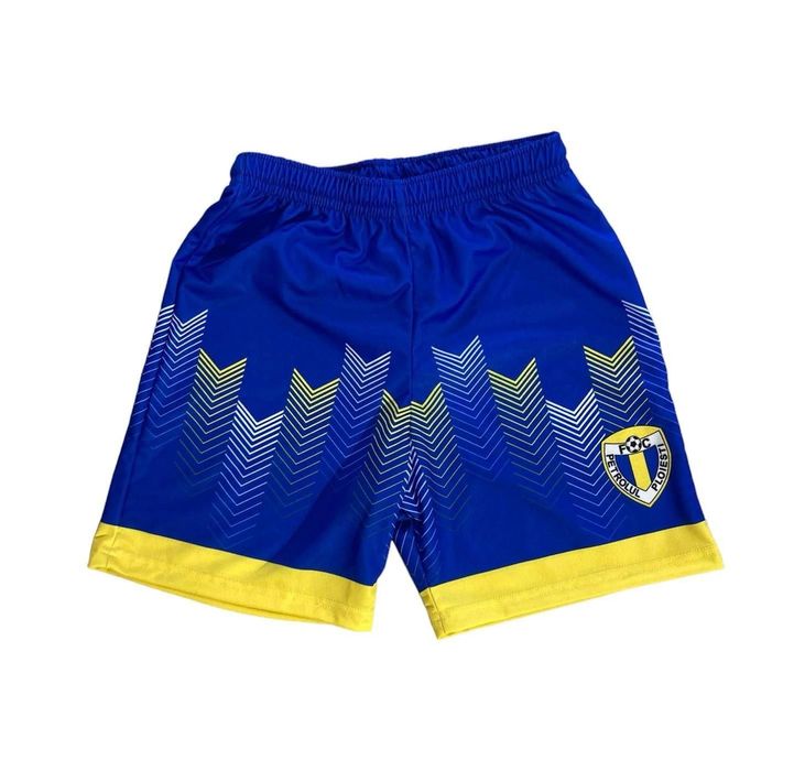 Vînd treninguri bărbătești, echipament fotbal, esarfe, fesuri.