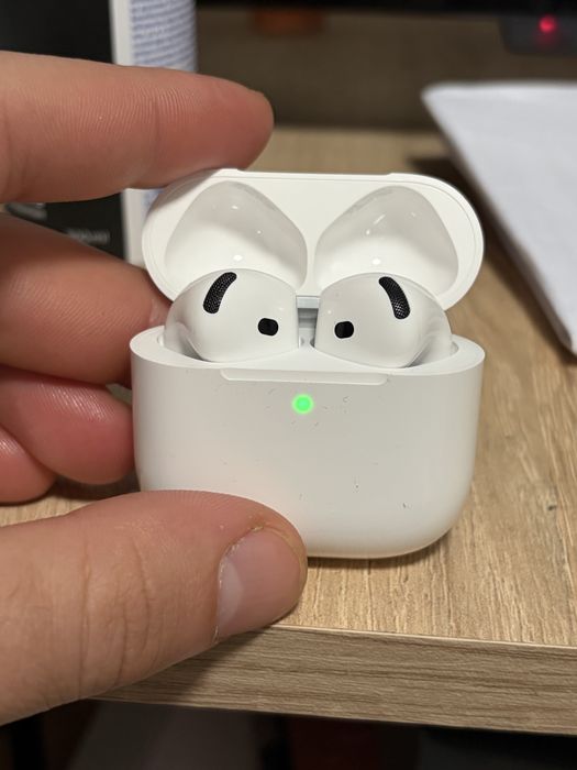 AirPods 4 cu Active Noise Cancellation – IMPECABILE