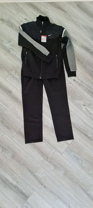 Продам спортивный костюм на мальчика