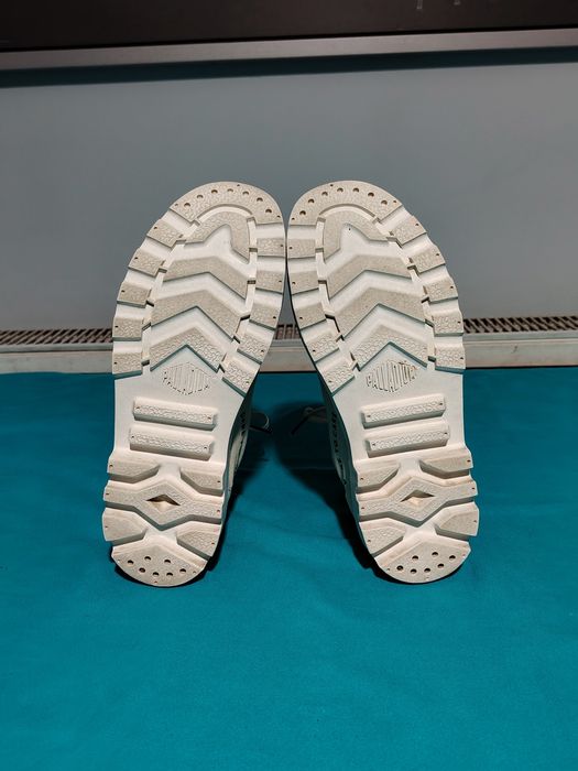 PALLADIUM Pampa Metro, tenesi damă, mărimea 39, interior 24 cm.