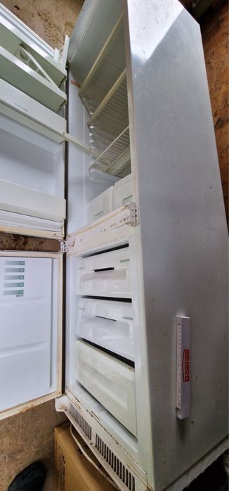 Хладилник с фризер за вграждане Аристон