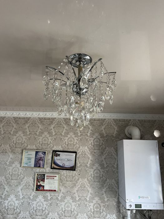 Люстру продам потолочную