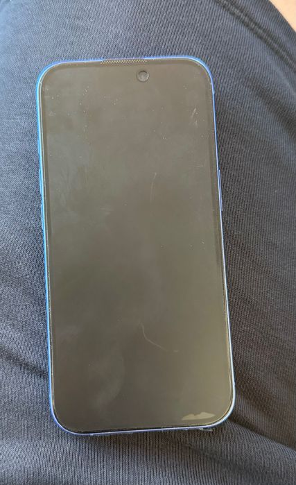 Телефон iPhone 16 blue